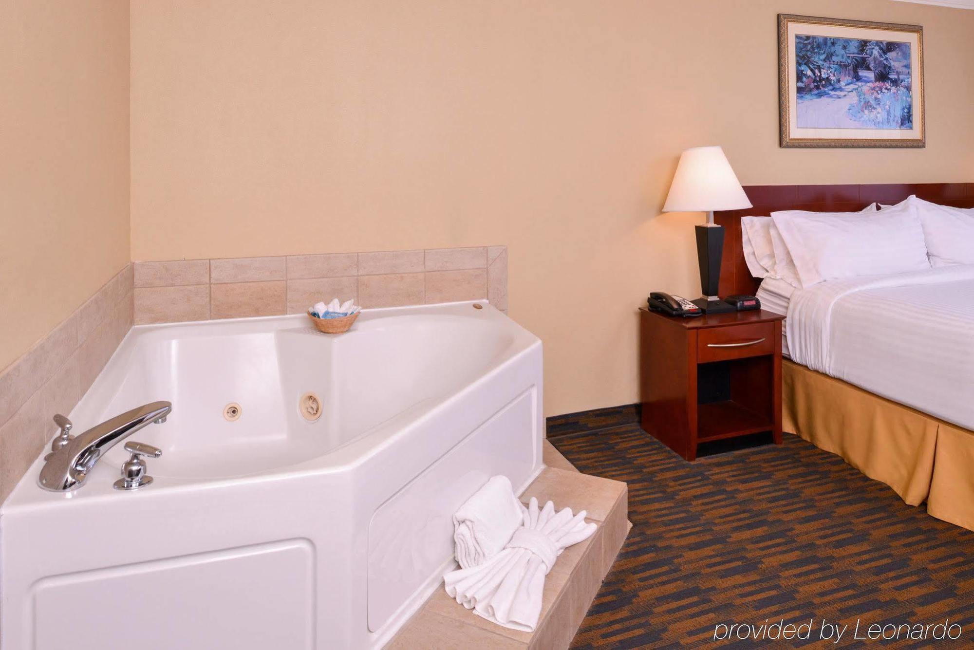 Holiday Express & By Ihg 3* Watsonville