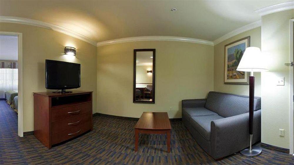 Hotel Express & By Ihg Watsonville