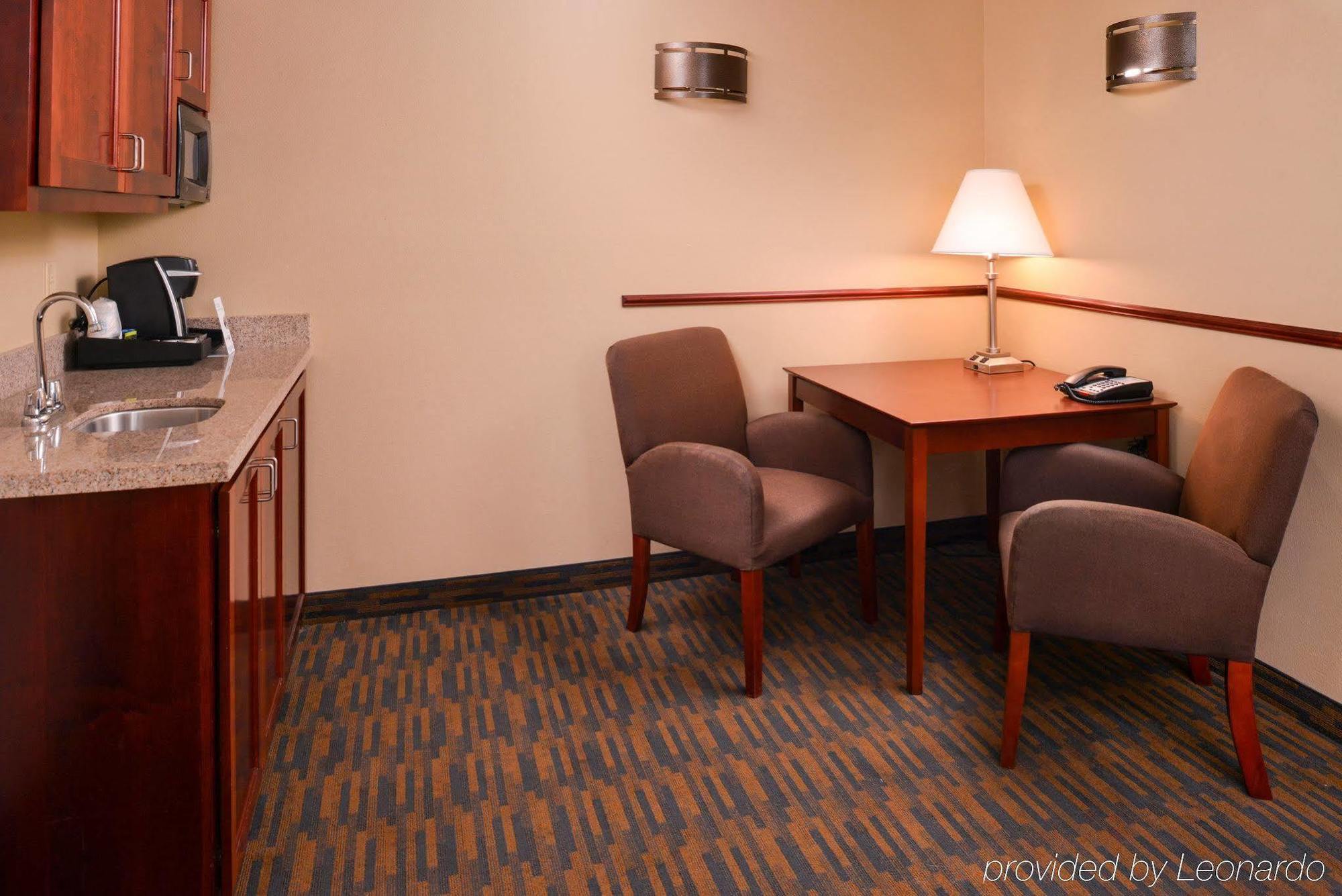 Express & By Ihg 3*