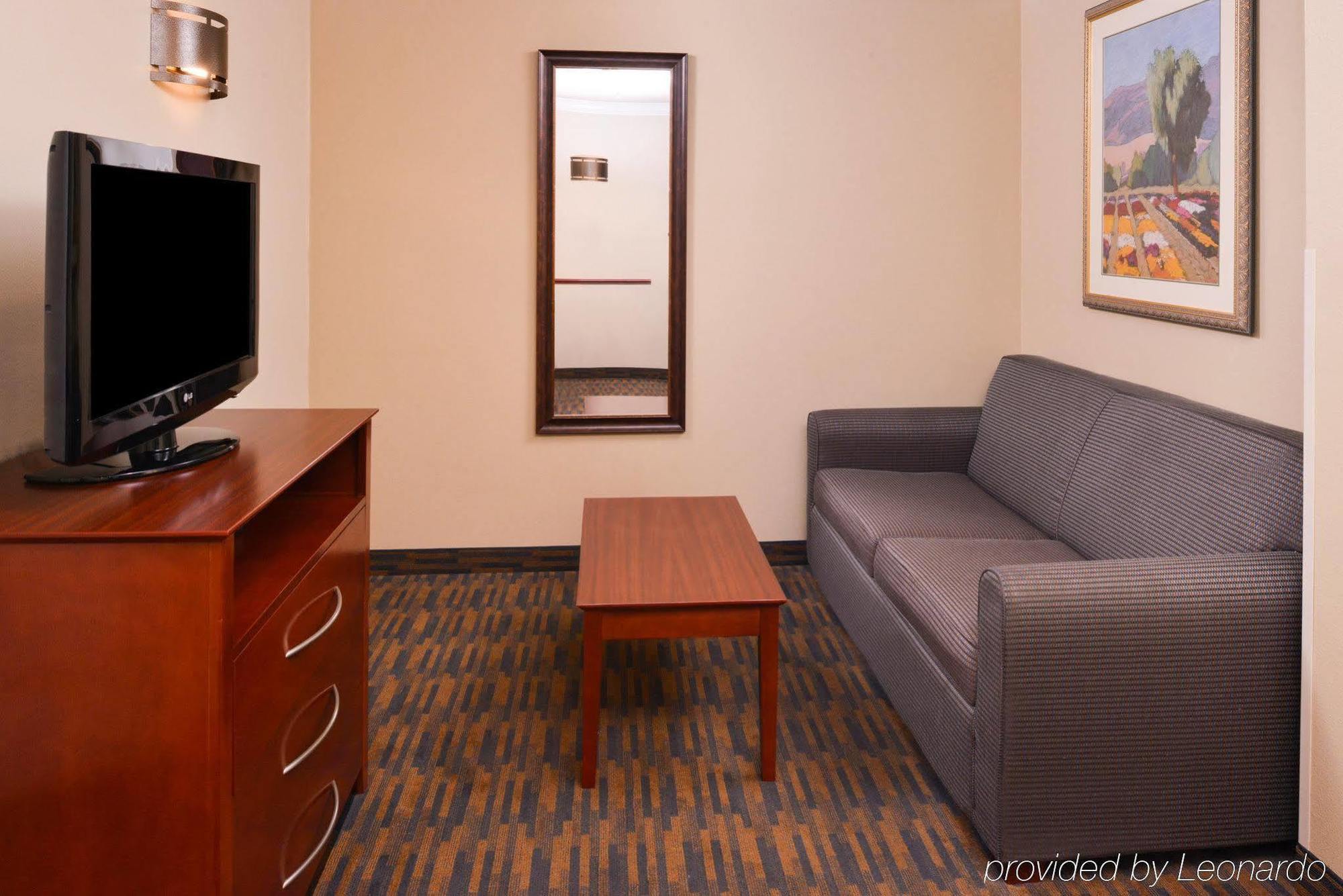 Express & By Ihg 3*