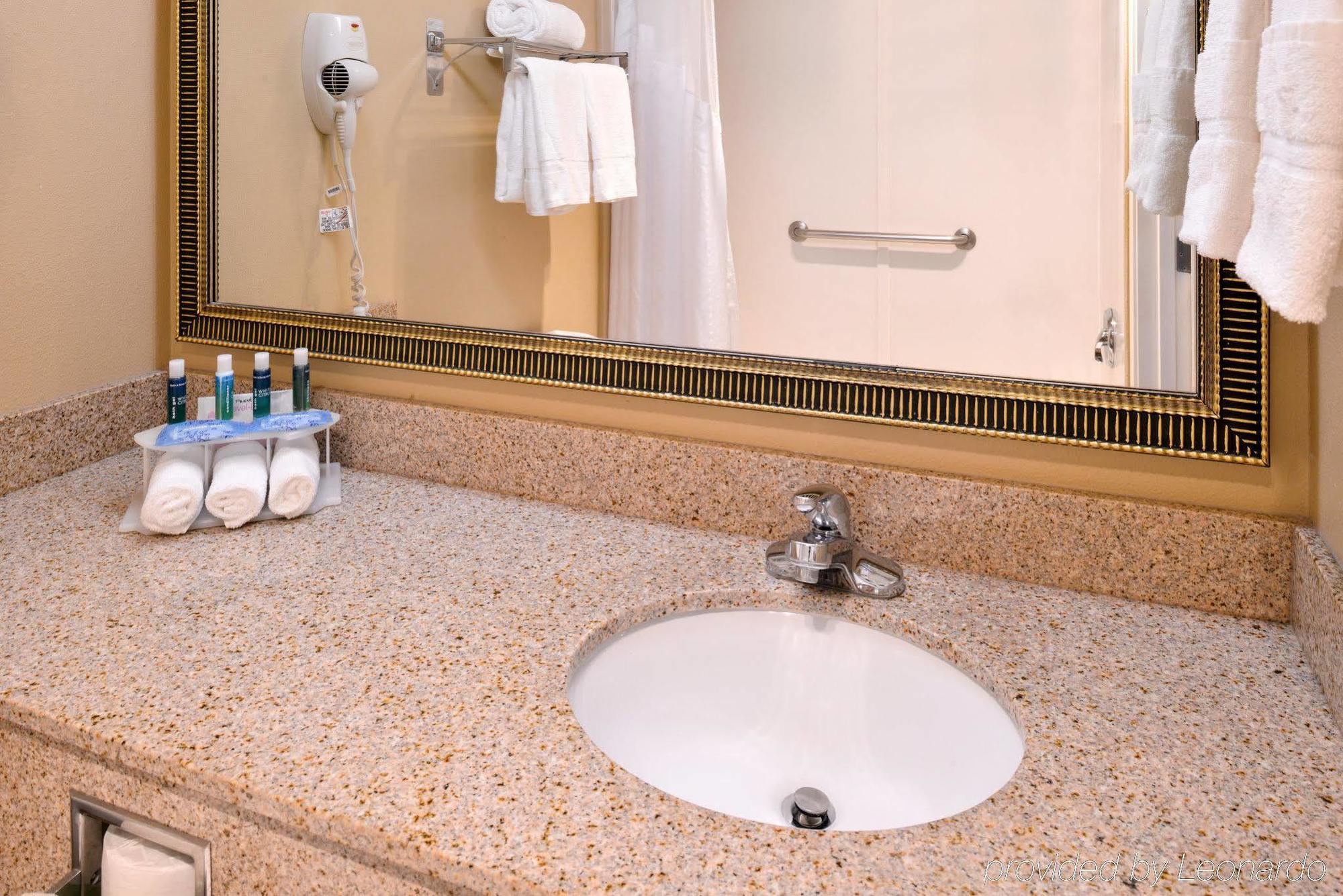 Hotel Express & By Ihg 3*