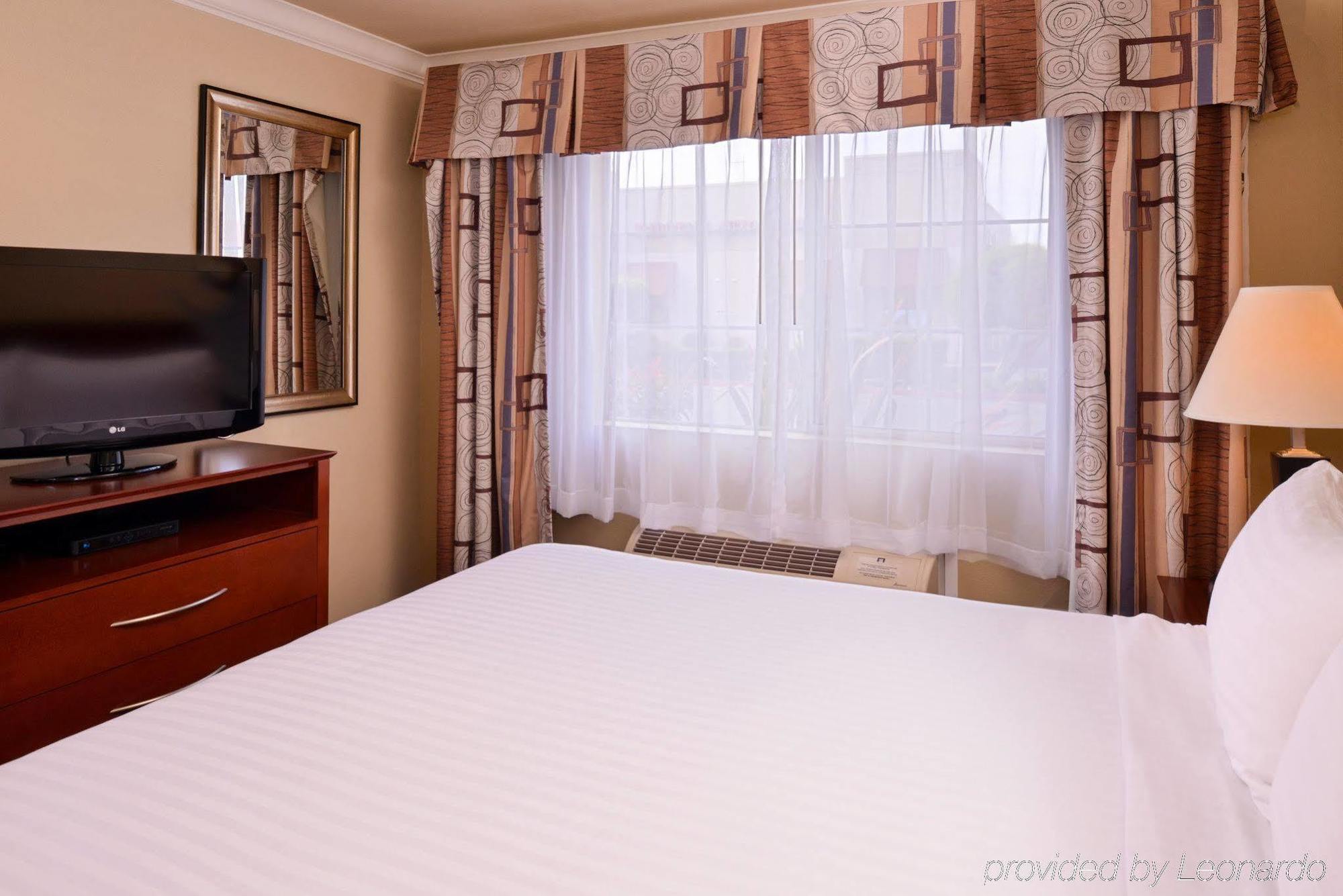 Express & By Ihg Hotel