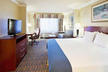 Express & By Ihg Hotel 3*